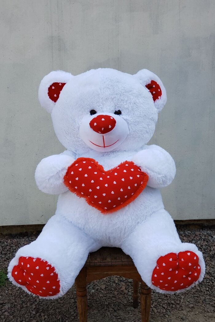 Плюшевый мишка с сердцем